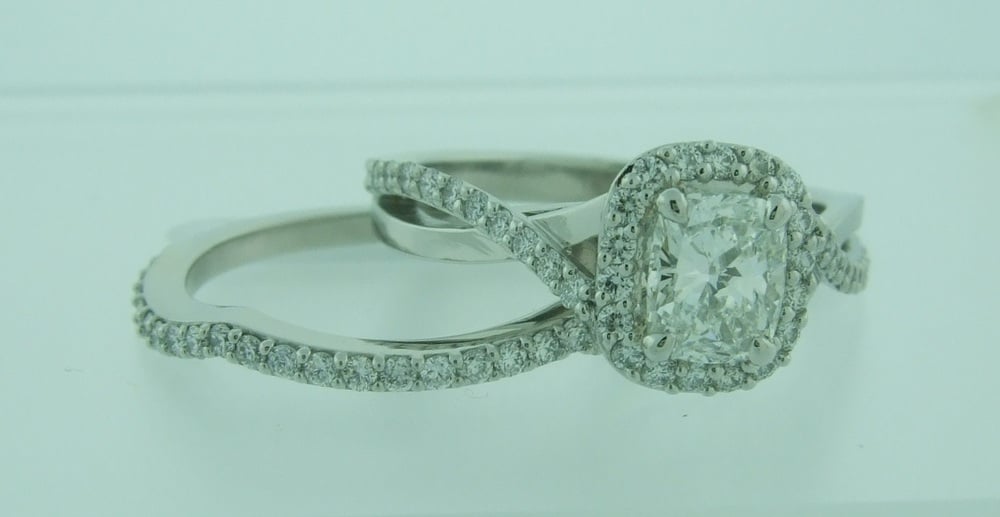 Cushion Halo with Split Twisted Shank Set