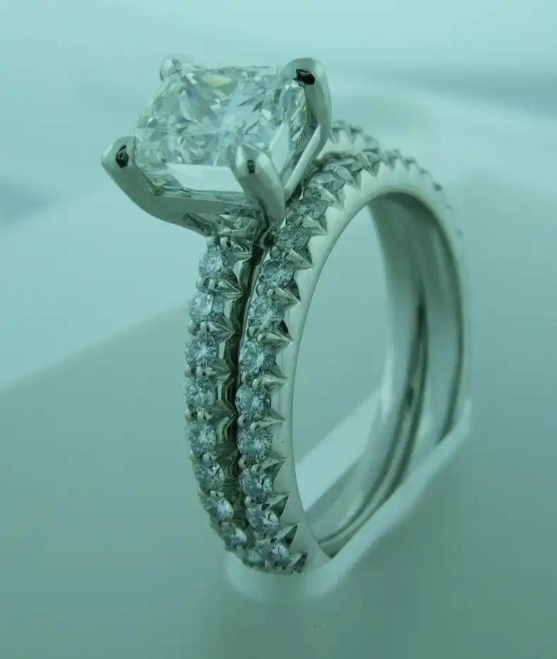 Radiant with Fishtail Pavé Band