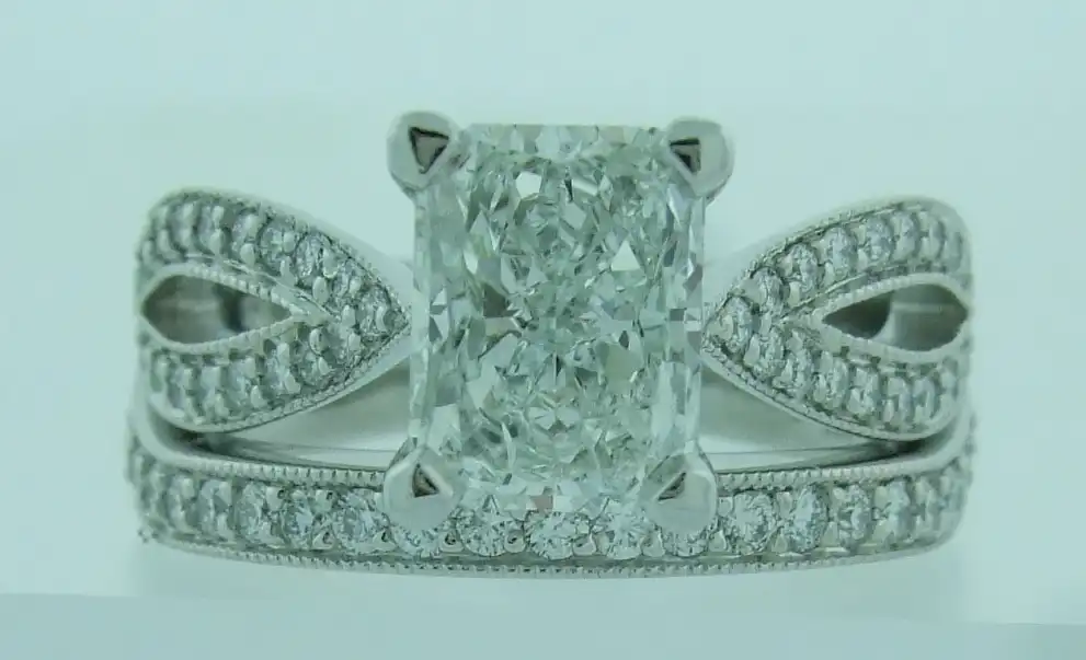 Radiant with Split-Shank Pavé and Band