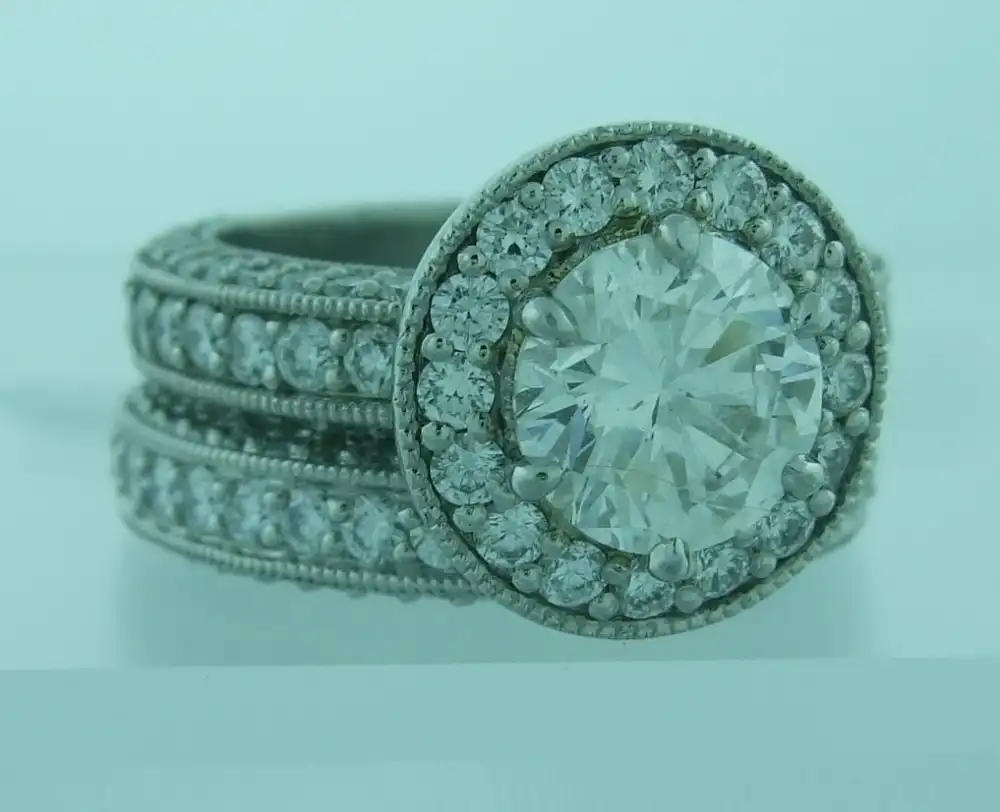 Round Halo with Three-Sided Pavé Band