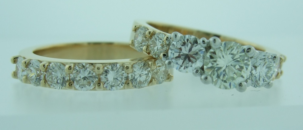 Round Three-Stone with Pavé in Yellow Gold