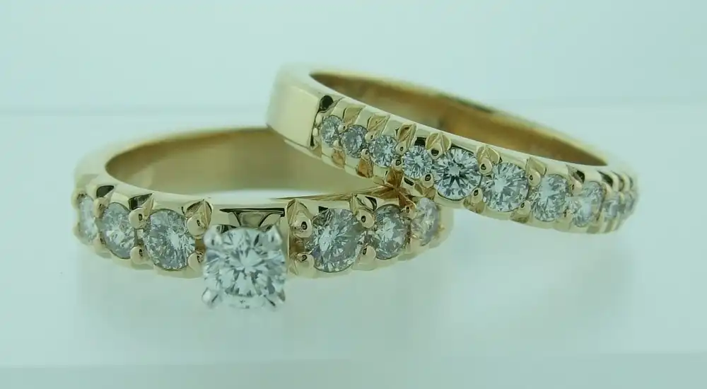 Round Solitaire with Yellow Gold Pavé Band Set