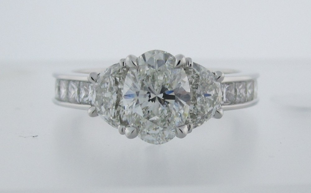 Oval with Trapezoid Sides and Princess Channel Band