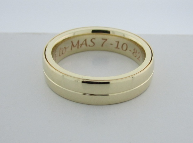 Redone Family Ring with Engraved Inscription
