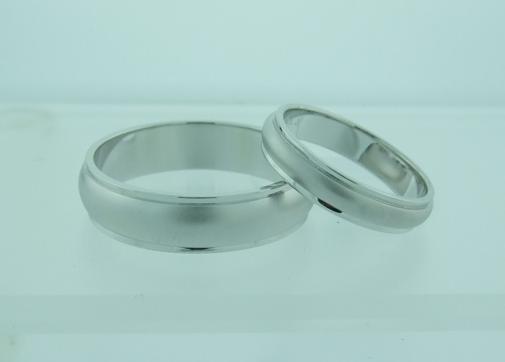 White Gold Brushed Center with Polished Edges Matching Set