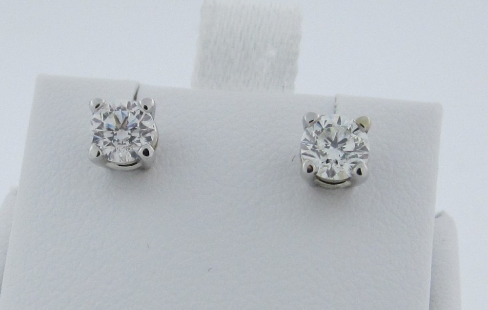 Round Diamond Stud Earrings