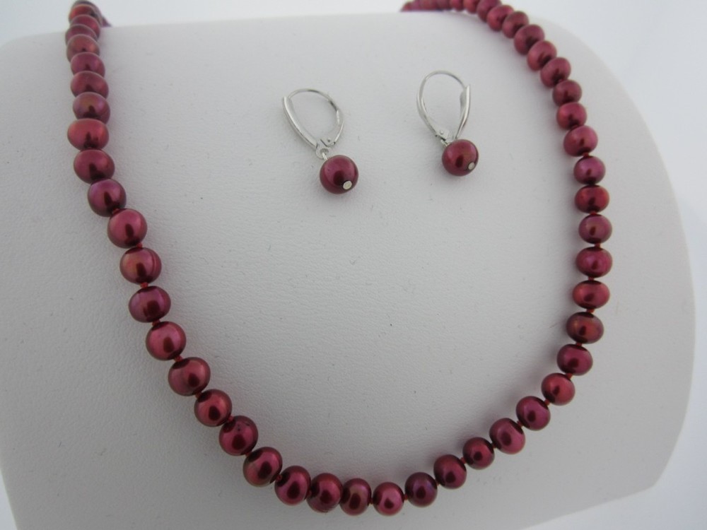 Short Maroon Pearl Necklace and Earring Set